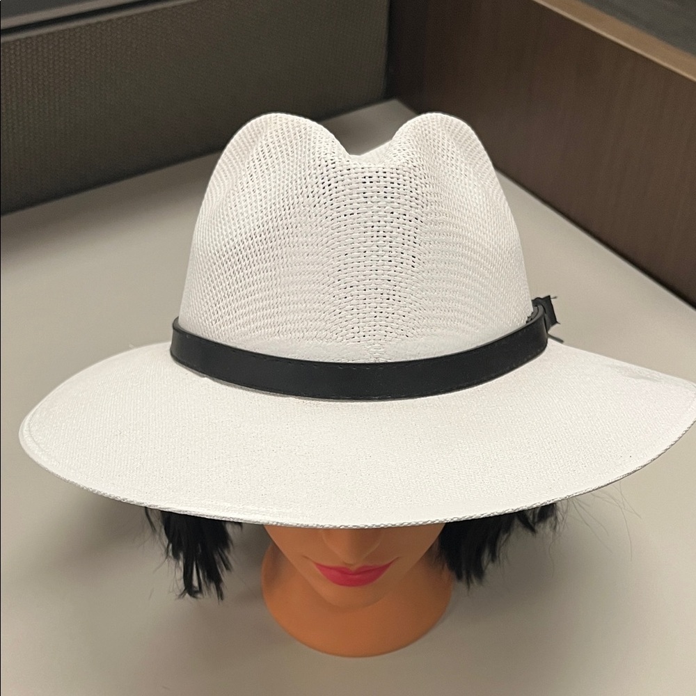 Source Unknown White Hat with Black Band size Large